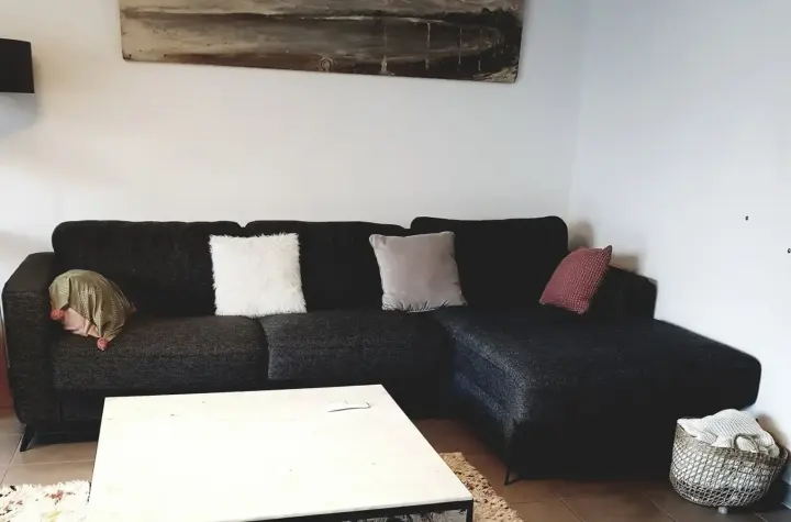 Salon d'un appartement remis en état